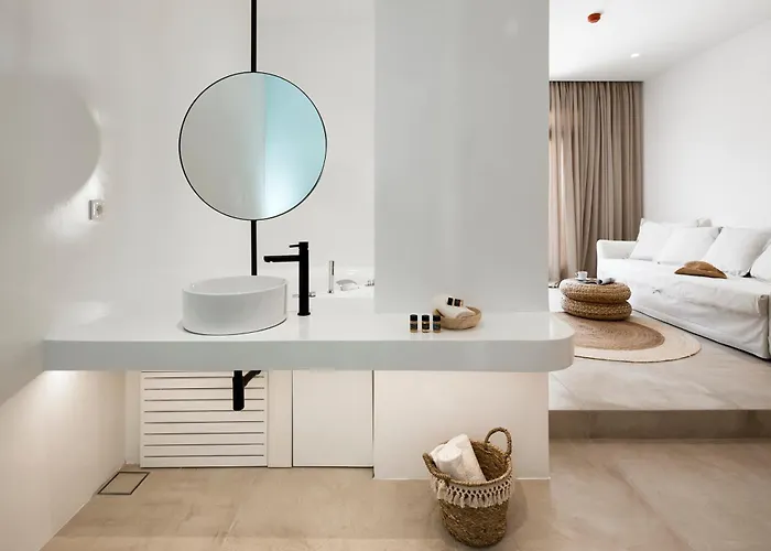 Arco Solium Adamantas (Milos)